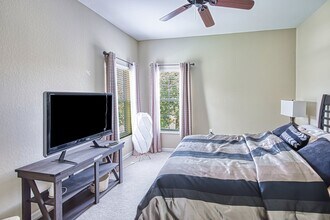 3230 Cottonwood Bend in Ft. Myers, FL - Foto de edificio - Building Photo