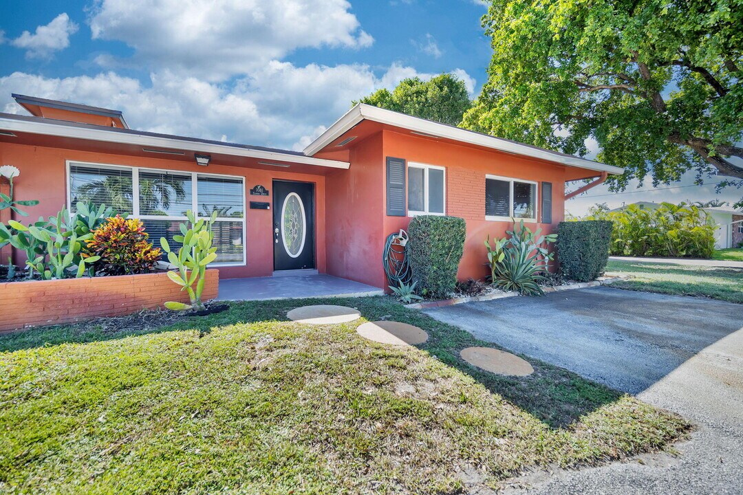 1061 NE 26th Ave in Pompano Beach, FL - Building Photo