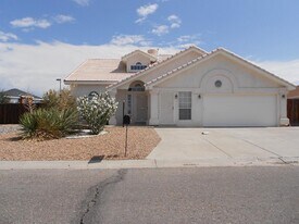 15 Pinon Ave in Los Lunas, NM - Building Photo