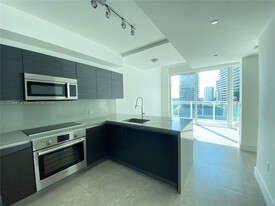 1080 Brickell Ave, Unit 1111 in Miami, FL - Foto de edificio - Building Photo