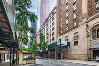 142 East 49th Street in New York, NY - Foto de edificio - Building Photo