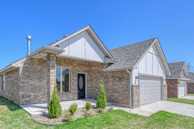9313 Northwest 142nd Street in Yukon, OK - Foto de edificio - Building Photo
