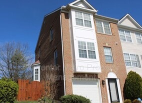 9900 Prince Royal Pl in Upper Marlboro, MD - Building Photo