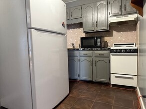 12 High St, Unit 2 in Malden, MA - Foto de edificio - Building Photo