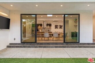 22747 Erwin St in Los Angeles, CA - Building Photo - Building Photo