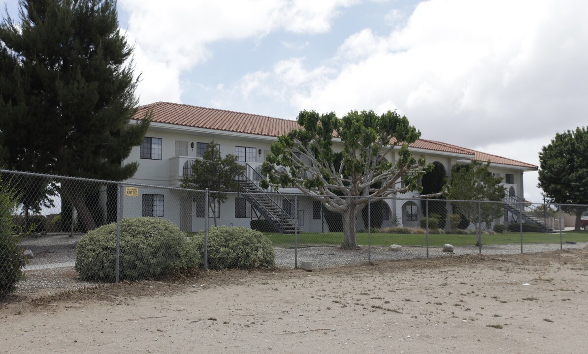 9578 Maple Ave in Hesperia, CA - Foto de edificio