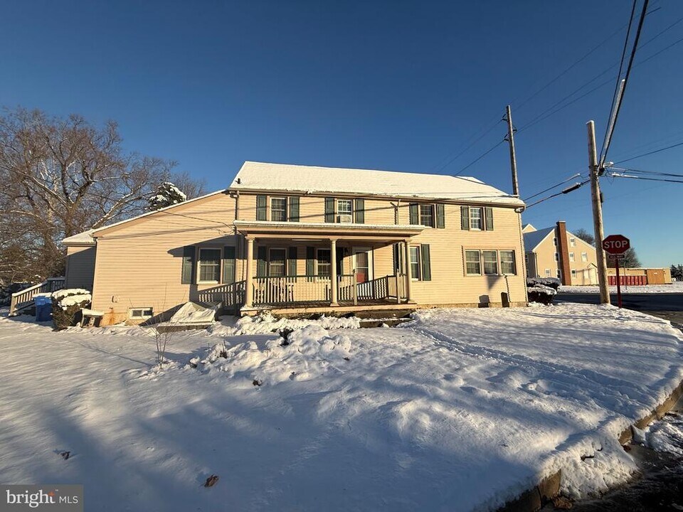 806 Eldridges Hill Rd in Harrisonville, NJ - Building Photo