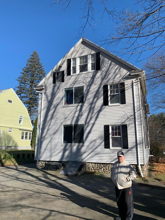 468 Massasoit Rd in Worcester, MA - Building Photo