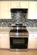6239 Hollow Pines Dr in Houston, TX - Building Photo - Building Photo