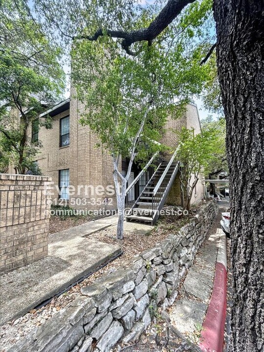 8655 Datapoint Dr in San Antonio, TX - Building Photo