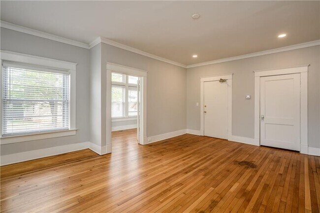 property at 600 Parkway Dr NE