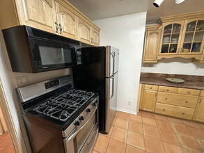 10807 Huston St in North Hollywood, CA - Building Photo - Building Photo