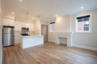 100 Charlton Ave W in Hamilton, ON - Building Photo