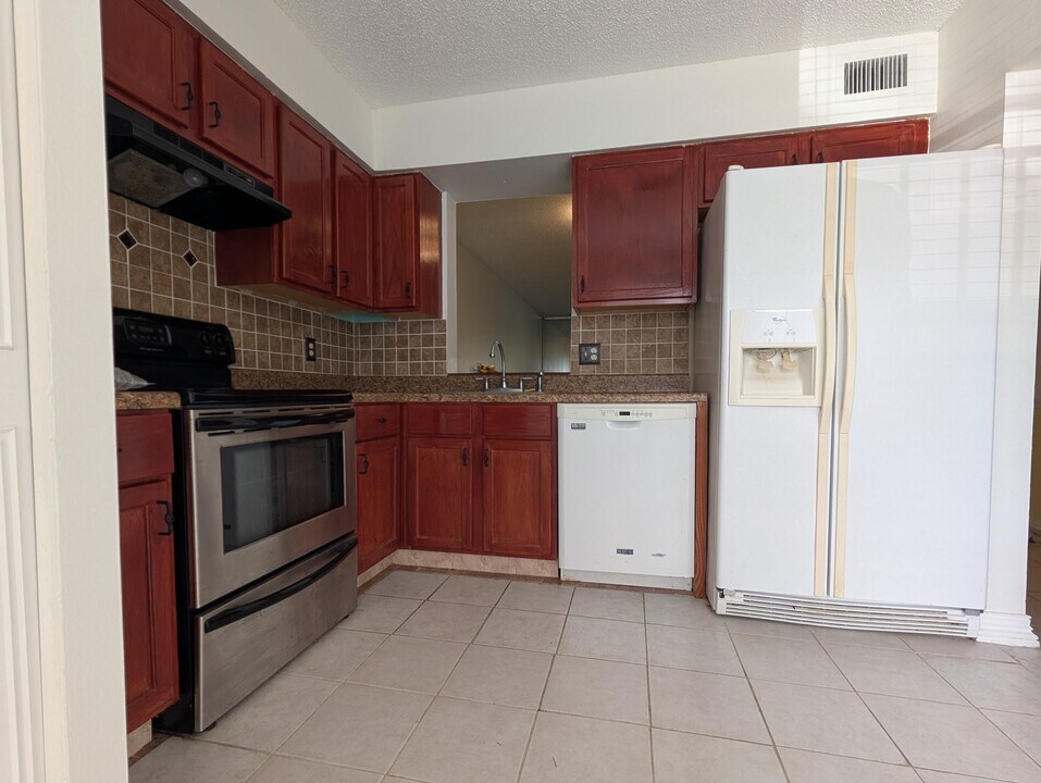 14701 Cumberland Dr in Delray Beach, FL - Building Photo