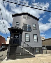 106 Jersey St in Harrison, NJ - Building Photo