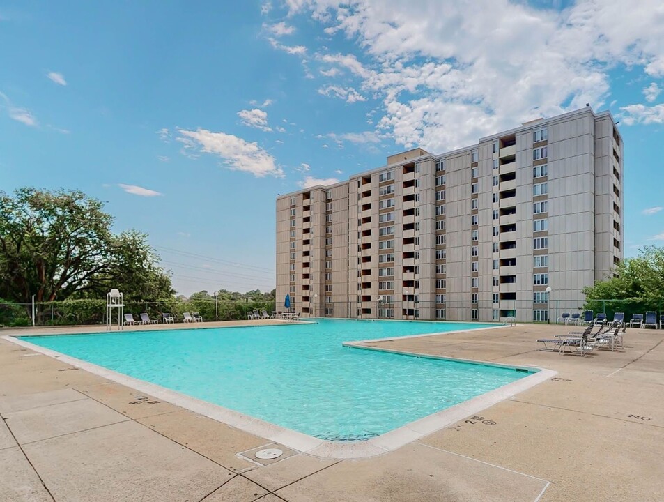 Takoma Towers in Takoma Park, MD - Building Photo