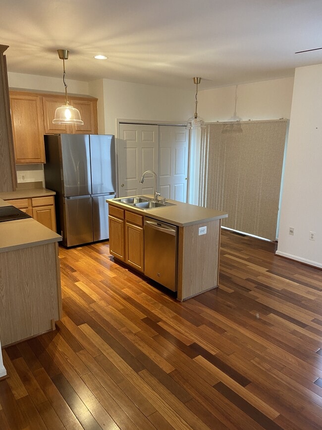 42710 Cool Breeze Square in Leesburg, VA - Building Photo - Building Photo