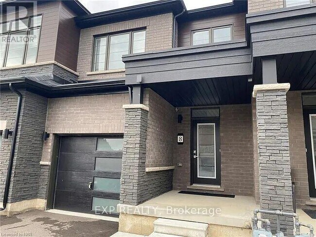 8317 Mulberry Dr in Niagara Falls, ON - Building Photo - Building Photo