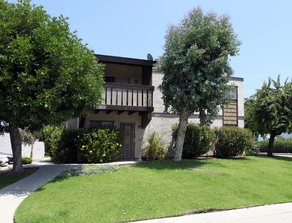 2323 Garvey Ave in West Covina, CA - Building Photo