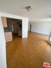 4637 Willis Ave-Unit -309 in Los Angeles, CA - Building Photo - Building Photo