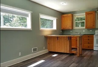 741 Ellwood Dr-Unit -Unit B in Coupeville, WA - Building Photo - Building Photo