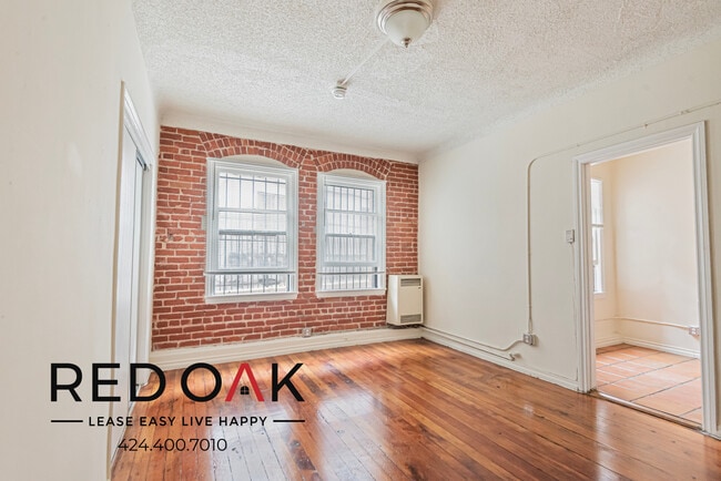 property at 832 S Oxford Ave