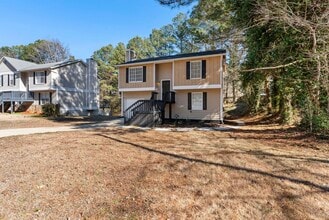 5300 Forest Downs Ln in College Park, GA - Building Photo - Building Photo