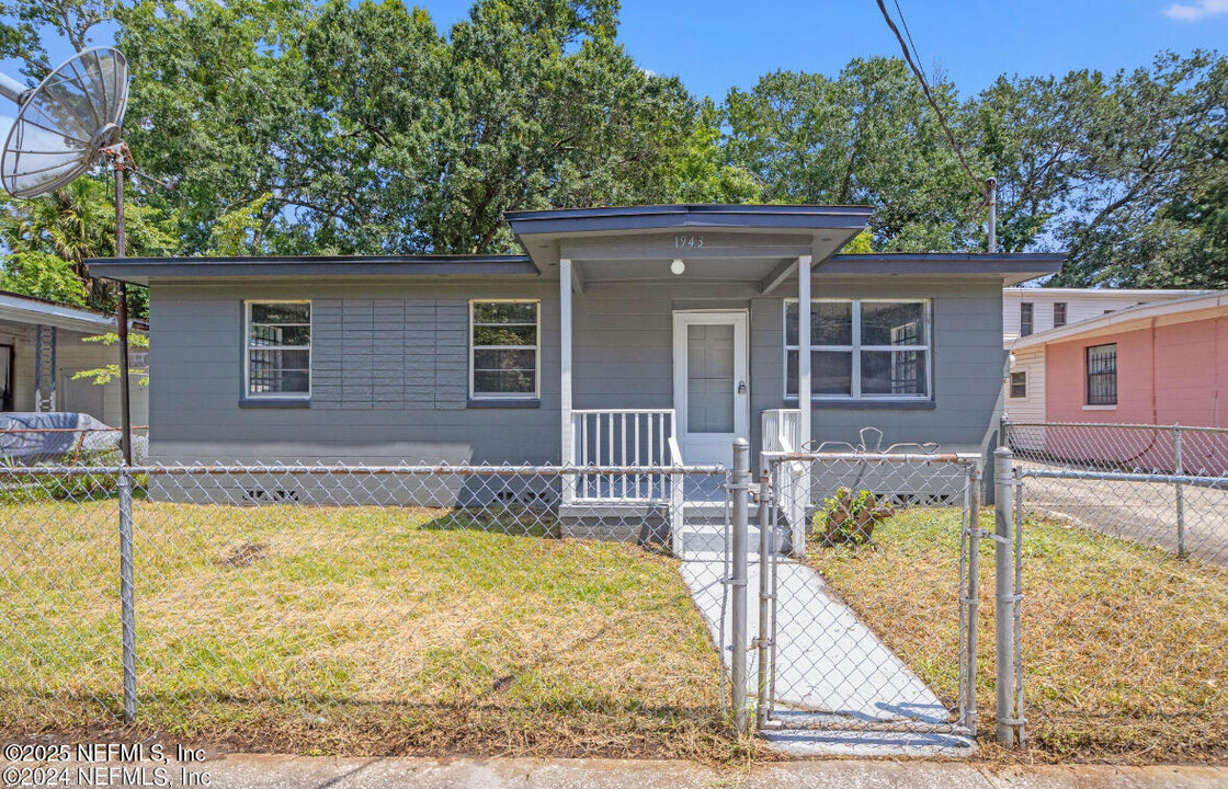 1943 W 20th St in Jacksonville, FL - Building Photo