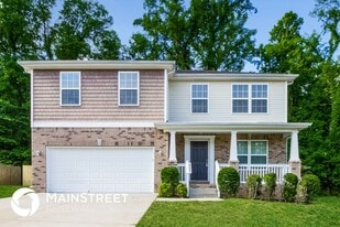 681 Smoky Mountains Dr in Gallatin, TN - Building Photo