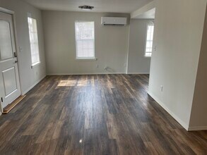 201 S Rhomberg St in Burnet, TX - Building Photo - Building Photo