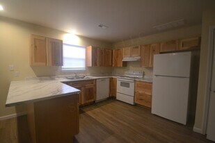 3 Bed 1.5 Bath Duplex in Buffalo, MO - Building Photo