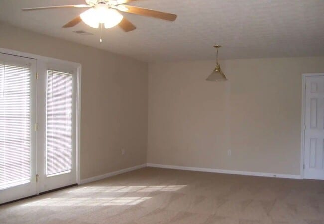 125 Red Hawk Dr in Vine Grove, KY - Building Photo - Building Photo