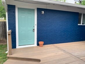 2410 Audubon Pl, Unit B in Austin, TX - Foto de edificio - Building Photo