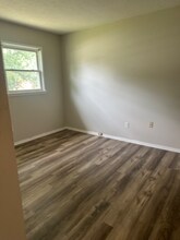 6319 Hackberry Way in Louisville, KY - Foto de edificio - Building Photo