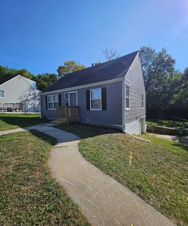 5051 Belmeade Rd in Kansas City, MO - Building Photo