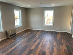 8 College Ave, Unit 2 in Gorham, ME - Building Photo - Building Photo