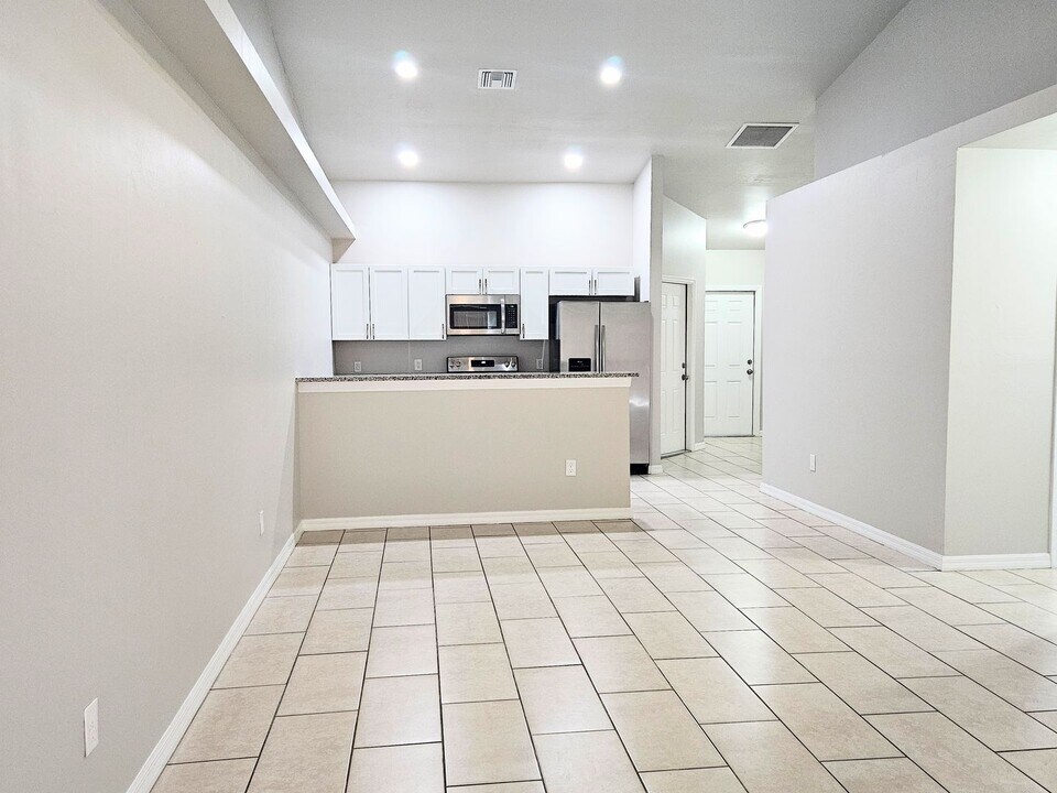 2916 SW 7th Pl in Cape Coral, FL - Building Photo