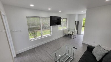 821 NE 6th St in Hallandale Beach, FL - Building Photo - Building Photo