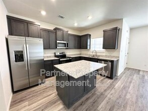 1023 S Benchmark Ln in Fayetteville, AR - Building Photo - Building Photo