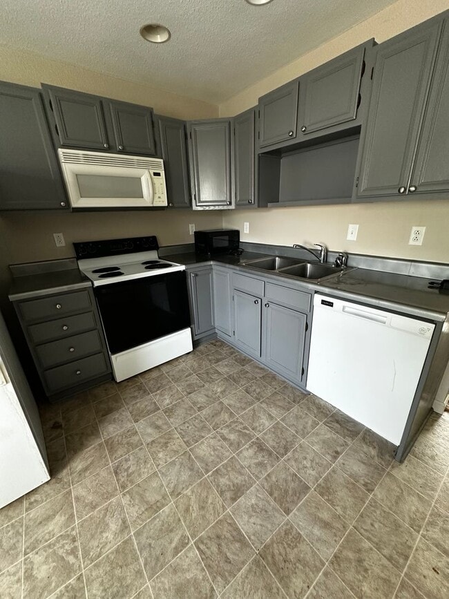 property at 5208 Collier Ct