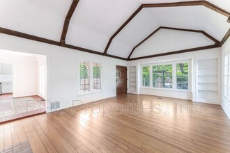 1612 N Genesee Ave in Los Angeles, CA - Building Photo - Building Photo