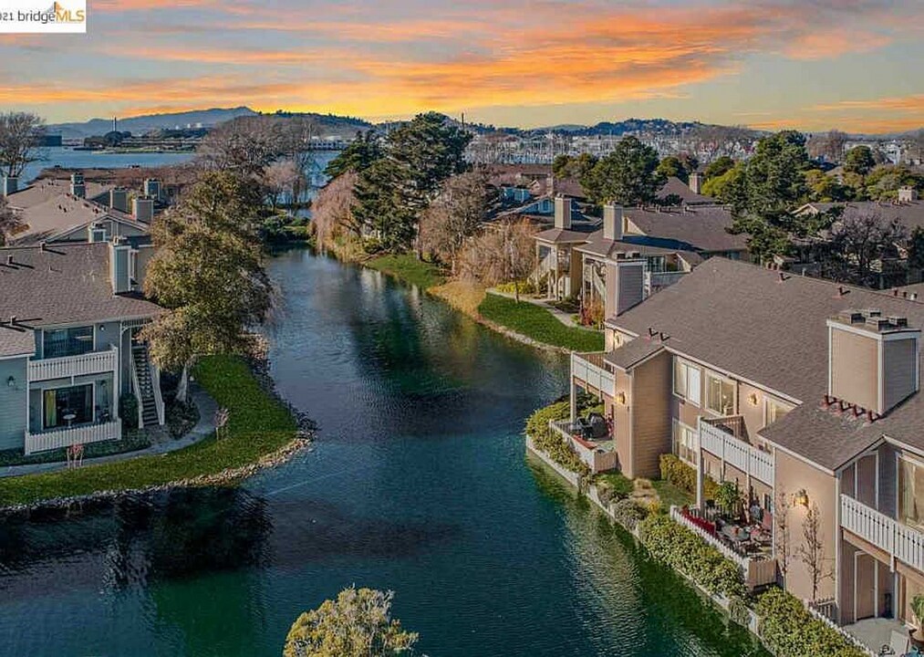 88 Lakeshore Ct in Richmond, CA - Building Photo