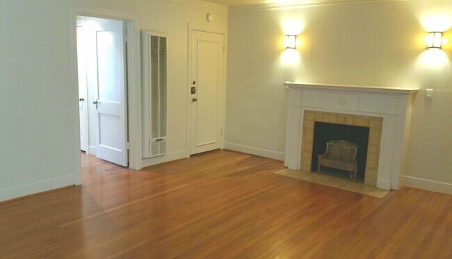 1806 Banks St, Unit #2 photo'