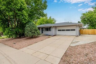 8231 E Lehigh Dr in Denver, CO - Building Photo