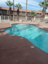 Garden Terrace Apartments in Phoenix, AZ - Foto de edificio - Building Photo