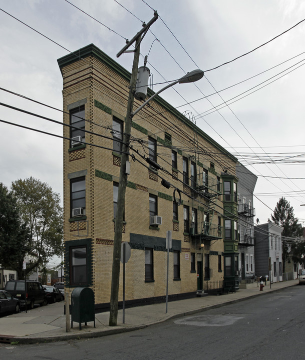 326 Old Bergen Rd in Jersey City, NJ - Building Photo