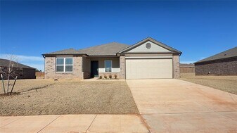 21097 River Mist Dr in Harrah, OK - Building Photo