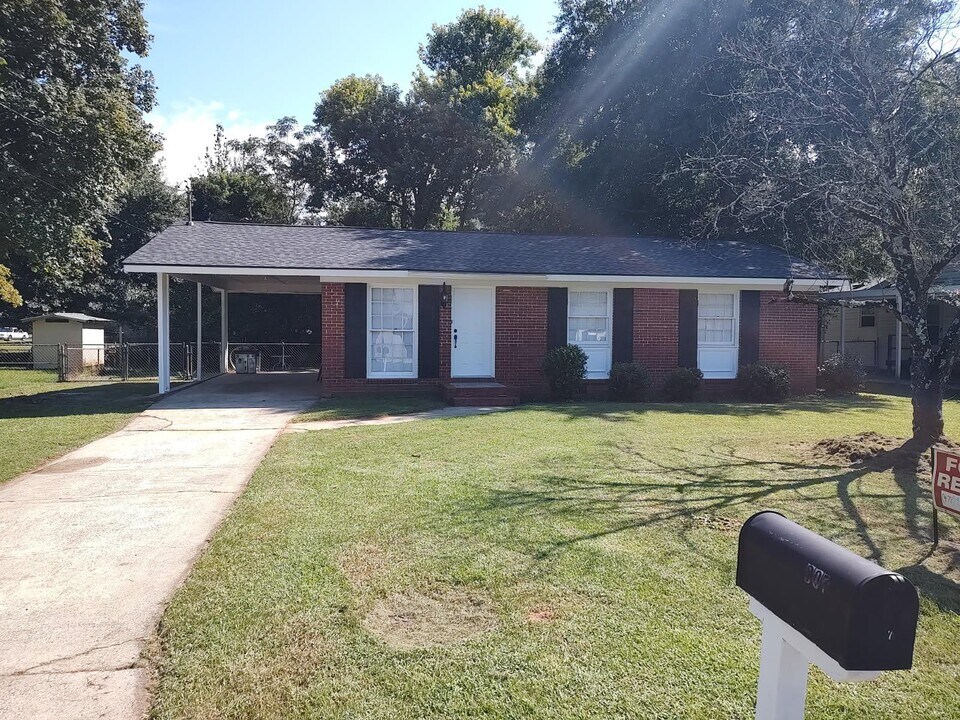 307 Sarah Dr in Warner Robins, GA - Foto de edificio
