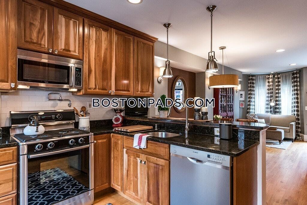 1 Greenwich Ct, Unit 1 in Boston, MA - Building Photo