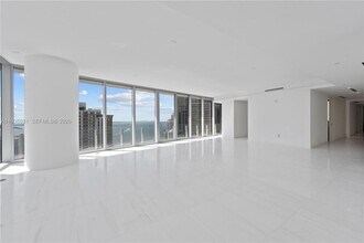 300 Biscayne Blvd Way in Miami, FL - Foto de edificio - Building Photo